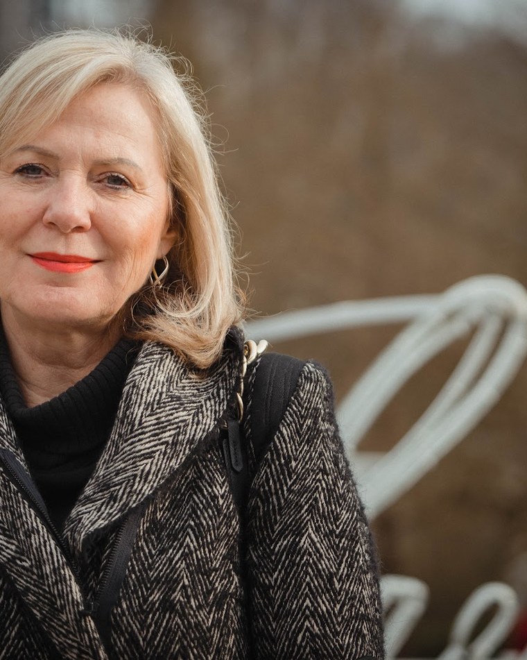 Portret van Eva Poláčková, directeur van DECOLED